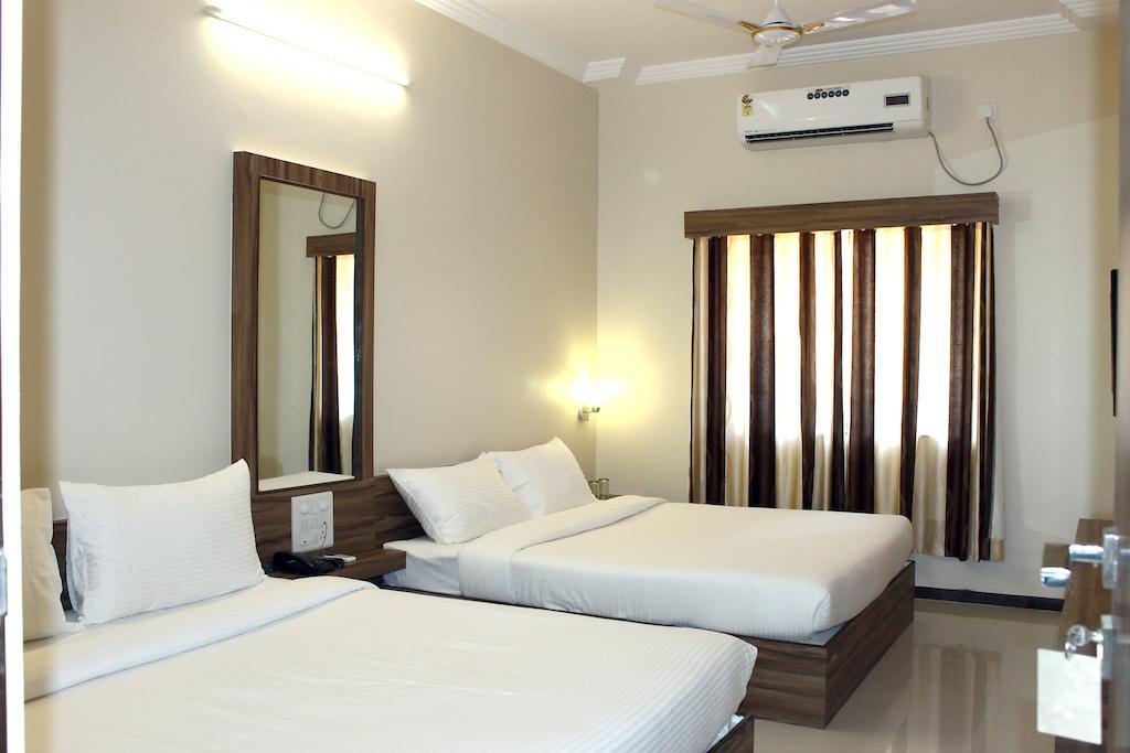 Oyo 4316 Hotel Sai Empire Shirdi Room photo
