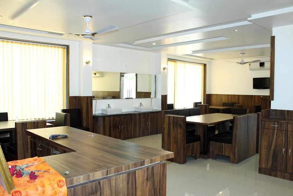 Oyo 4316 Hotel Sai Empire Shirdi Exterior photo