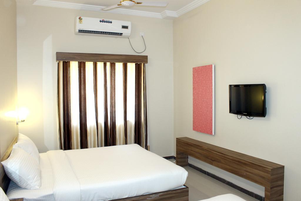 Oyo 4316 Hotel Sai Empire Shirdi Room photo
