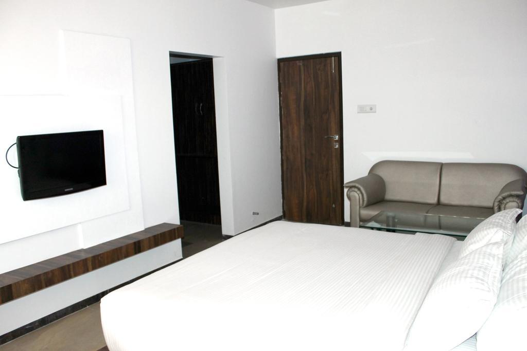 Oyo 4316 Hotel Sai Empire Shirdi Room photo
