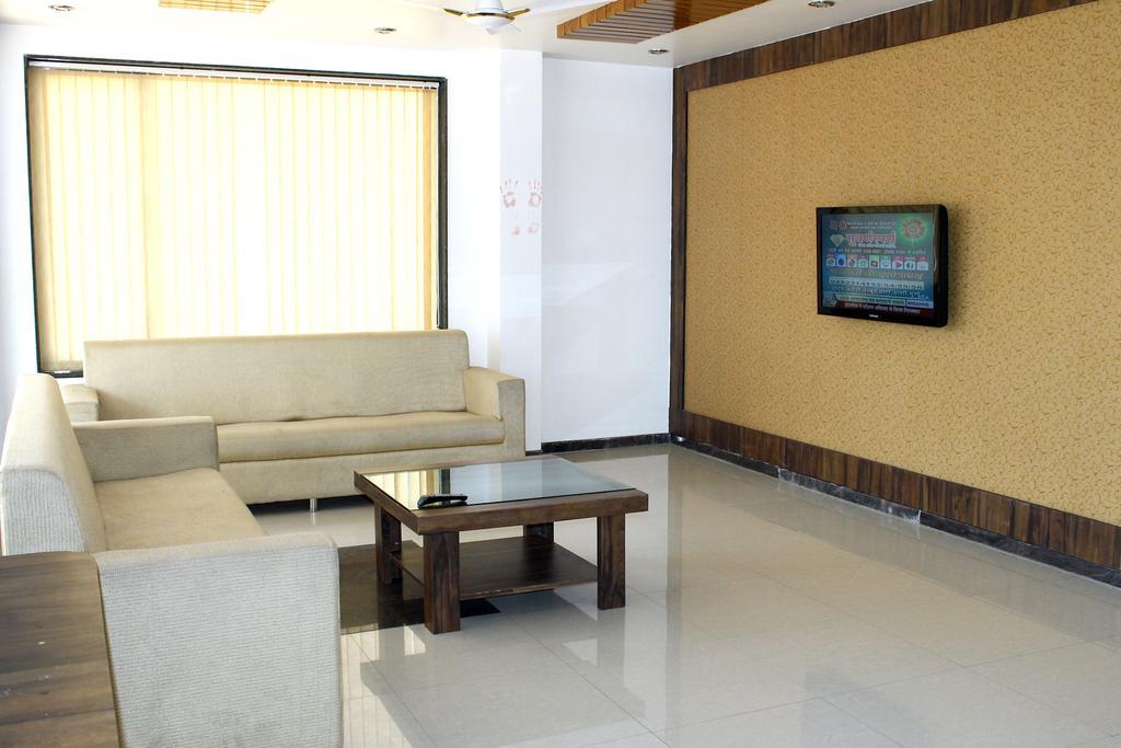 Oyo 4316 Hotel Sai Empire Shirdi Exterior photo