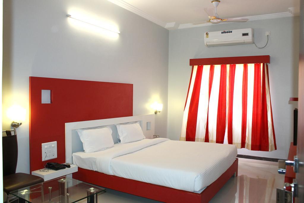 Oyo 4316 Hotel Sai Empire Shirdi Room photo