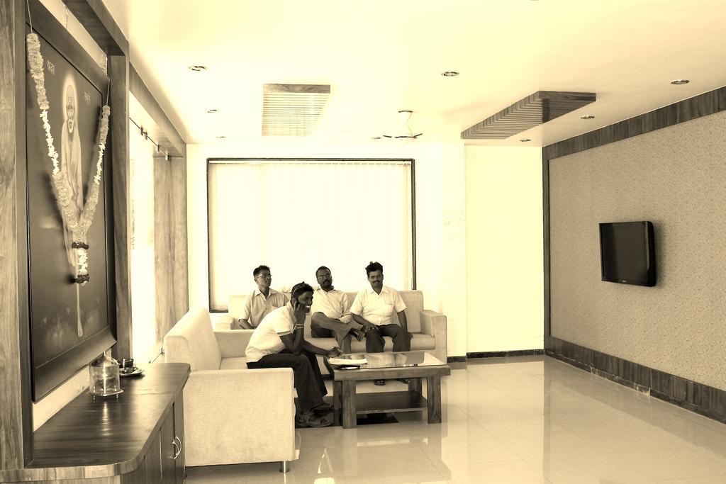 Oyo 4316 Hotel Sai Empire Shirdi Exterior photo
